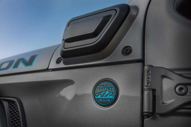 Jeep: WRANGLER 4XE PLUG-IN HYBRID 5 small 7 2