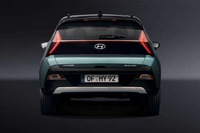 Hyundai: Bayon, l'urban SUV slanciato ed elegante 3 small 17 1