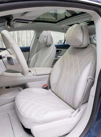 Mercedes-EQ: EQS il top del lusso elettrico 8 small 41
