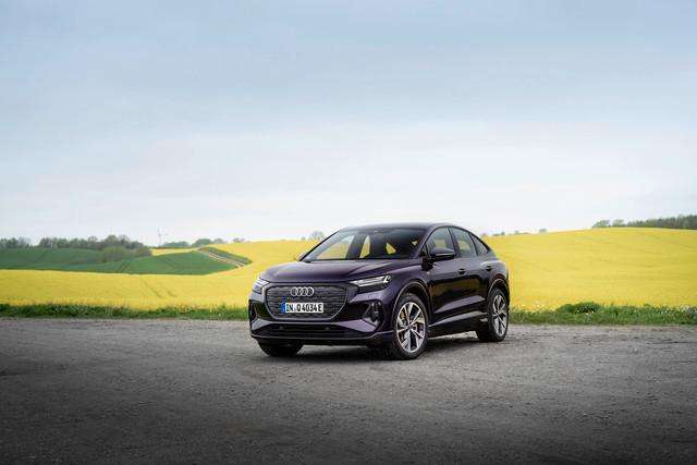 Audi: Q4 e-tron anche Sportback, la sportiva 3 small 60