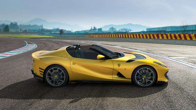 Ferrari: 812Competizione, evoluzione della specie 4 small 7