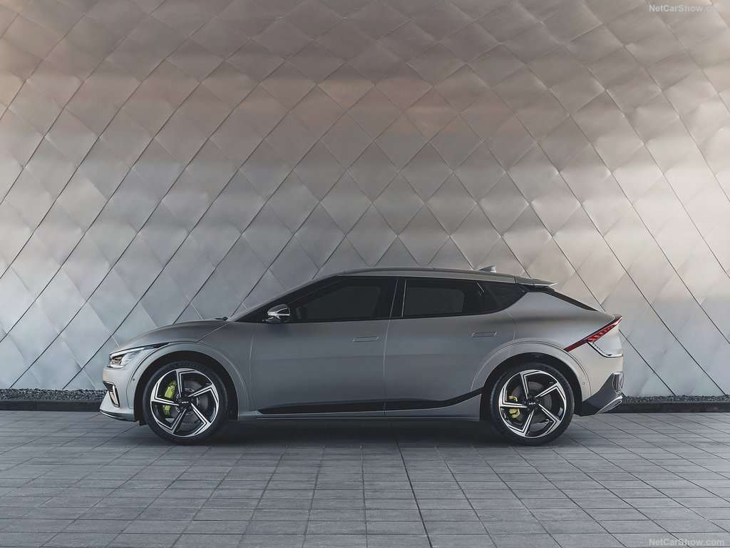 Kia EV6 elettrica, anche GT con 585cv 2 Kia EV6 GT 2022 1024 03