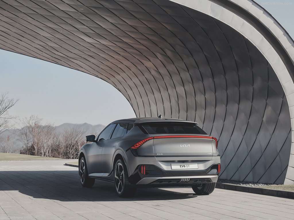 Kia EV6 elettrica, anche GT con 585cv 3 Kia EV6 GT 2022 1024 04