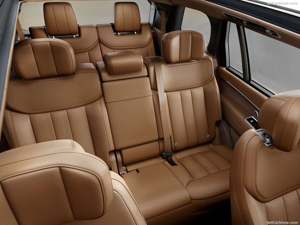 Range Rover: Più lusso e tecnologia per la V generazione 4 Land Rover Range Rover 2022 1024 32