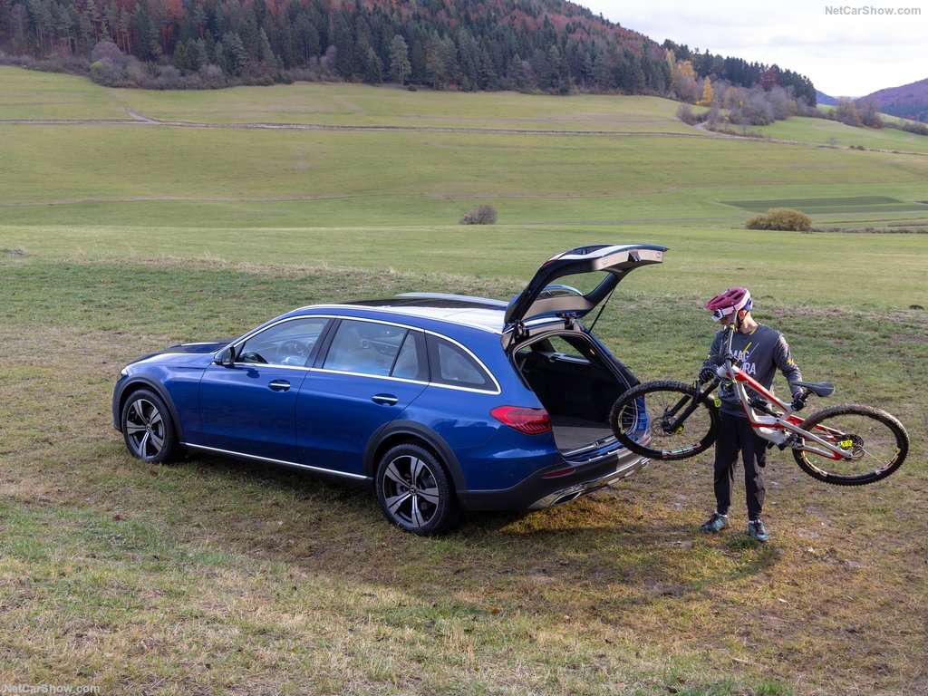 Mercedes-benz: Nuova Classe C All Terrain, SW, versatile 2 Mercedes Benz C Class All Terrain 2022 1024 4d