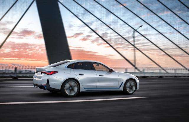 BMW: Nuova i4, la berlina Gran Coupè elettrica 2 small 66