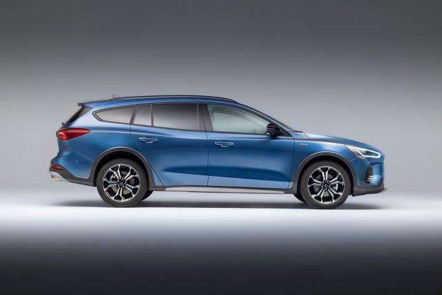 Ford: Nuova Focus, connessa ed elettrificata 8 small 1 2