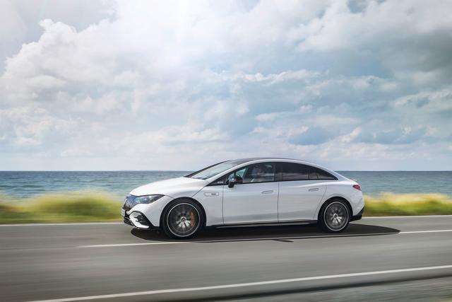 Mercedes-AMG: EQE43 4Matic e EQE53 4Matic 2 small 32