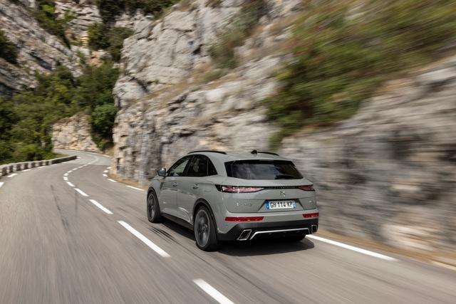 DS: Nuova DS7 Crossback, anche E-Tense 4x4 da 360cv 3 small 10