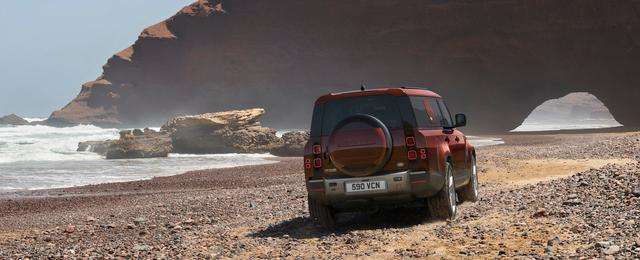 Land Rover Defender 130,inarrestabile otto posti 3 small 2