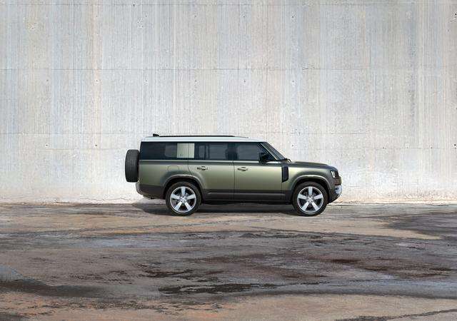 Land Rover Defender 130,inarrestabile otto posti 2 small 5
