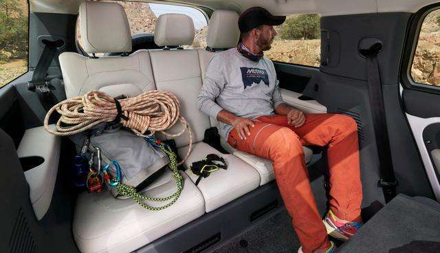 Land Rover Defender 130,inarrestabile otto posti 7 small 9