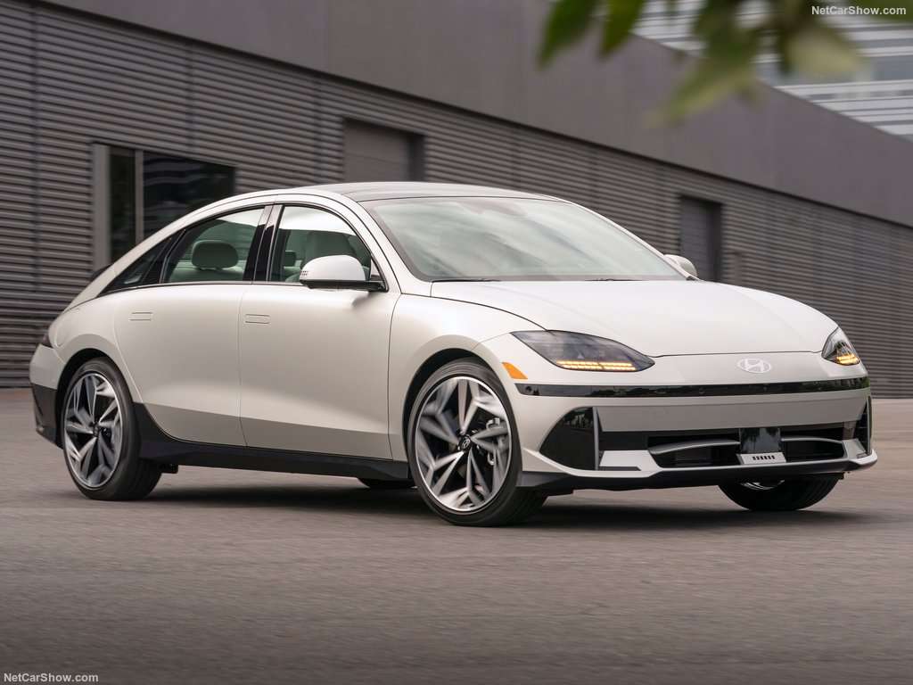 Hyundai Ioniq 6, elettrica sempre più accessibile 5 Hyundai Ioniq 6 2023 1024 07