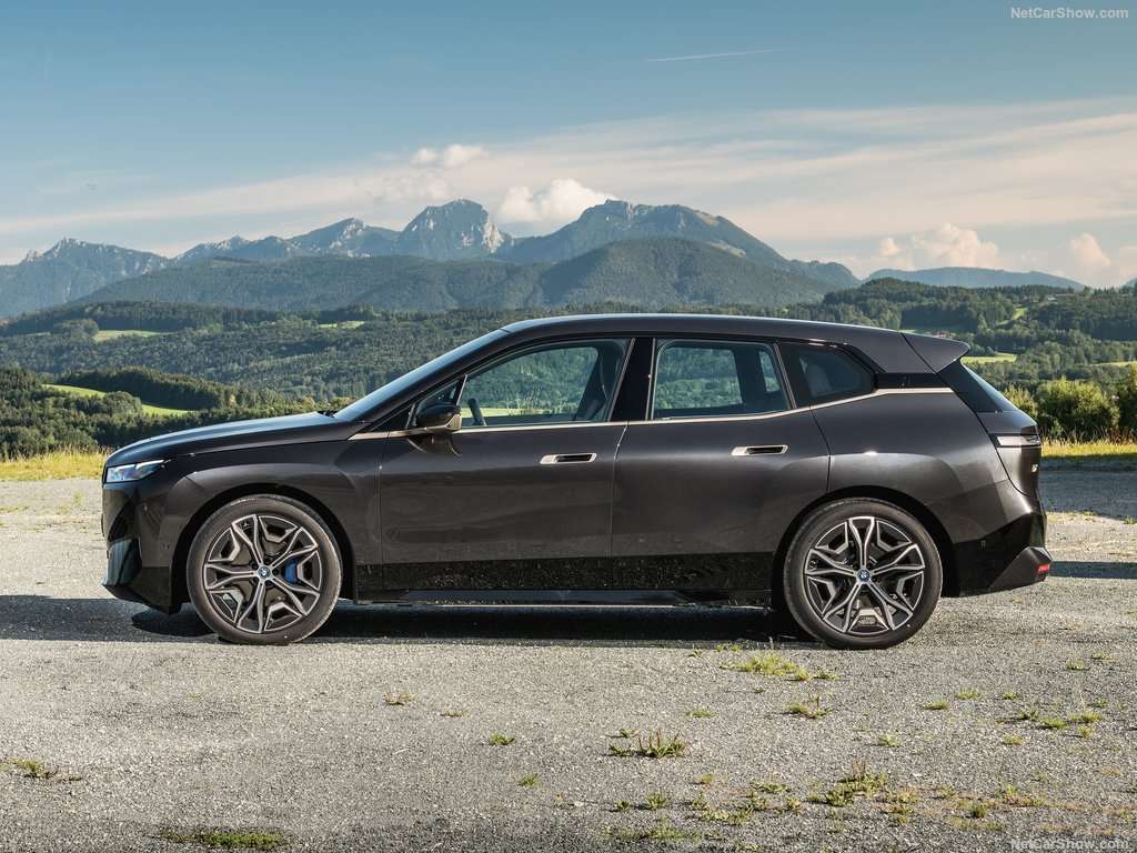 Guida all'acquisto: Audi Q8 E-Tron, BMW iX, Mercedes EQE SUV, Volvo EX90 3 BMW iX xDrive50 2022 1024 18