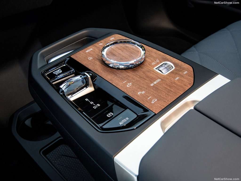 Guida all'acquisto: Audi Q8 E-Tron, BMW iX, Mercedes EQE SUV, Volvo EX90 12 BMW iX xDrive50 2022 1024 4f