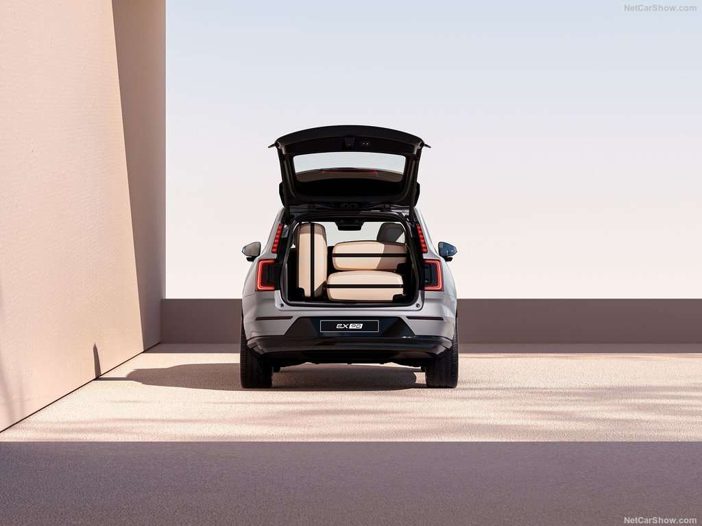 Guida all'acquisto: Audi Q8 E-Tron, BMW iX, Mercedes EQE SUV, Volvo EX90 6 Volvo EX90 2024 1024 2b