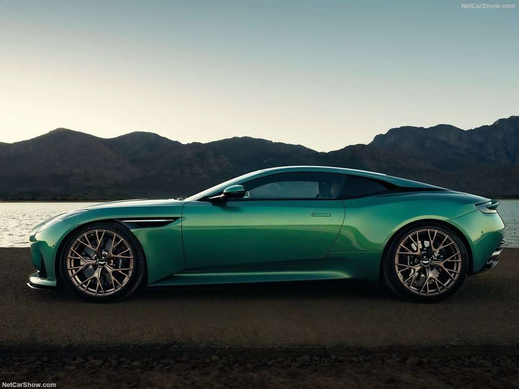 Aston Martin DB12 2024 1024 08