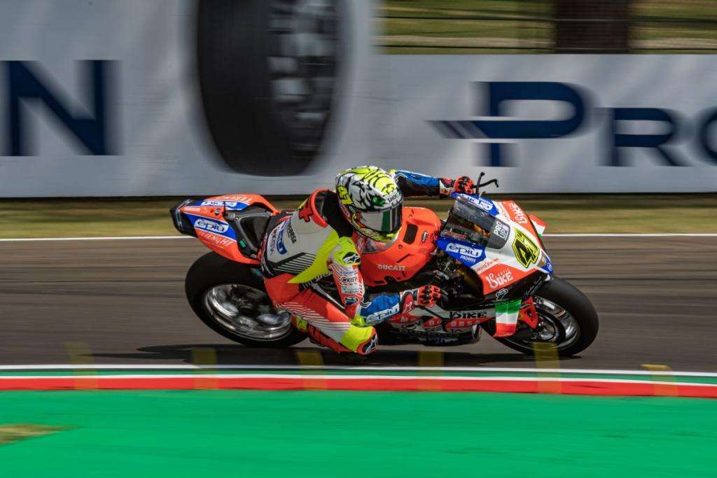 Razgatlioglu approfitta della caduta di Bautista e vince gara 2 ad Imola 1 ITA 5357