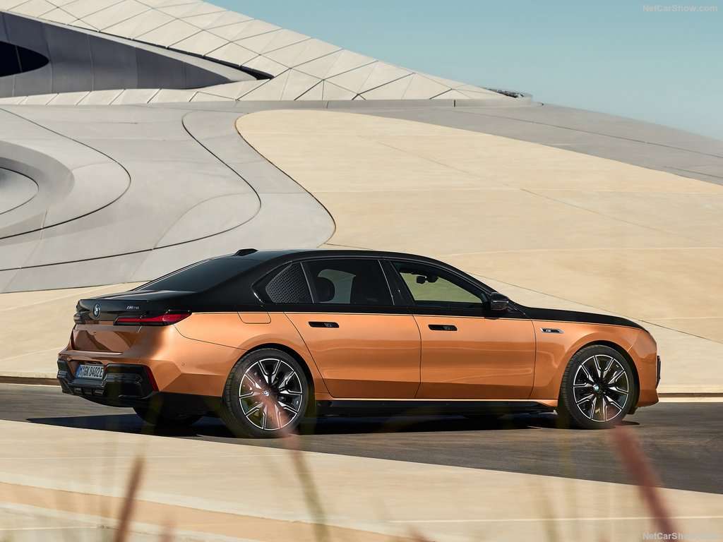 BMW i7 M70, l'ammiraglia elettrica ad alte prestazioni. 1 BMW i7 M70 xDrive 2024 1024 23