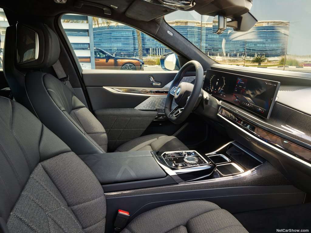 BMW i7 M70, l'ammiraglia elettrica ad alte prestazioni. 3 BMW i7 M70 xDrive 2024 1024 41
