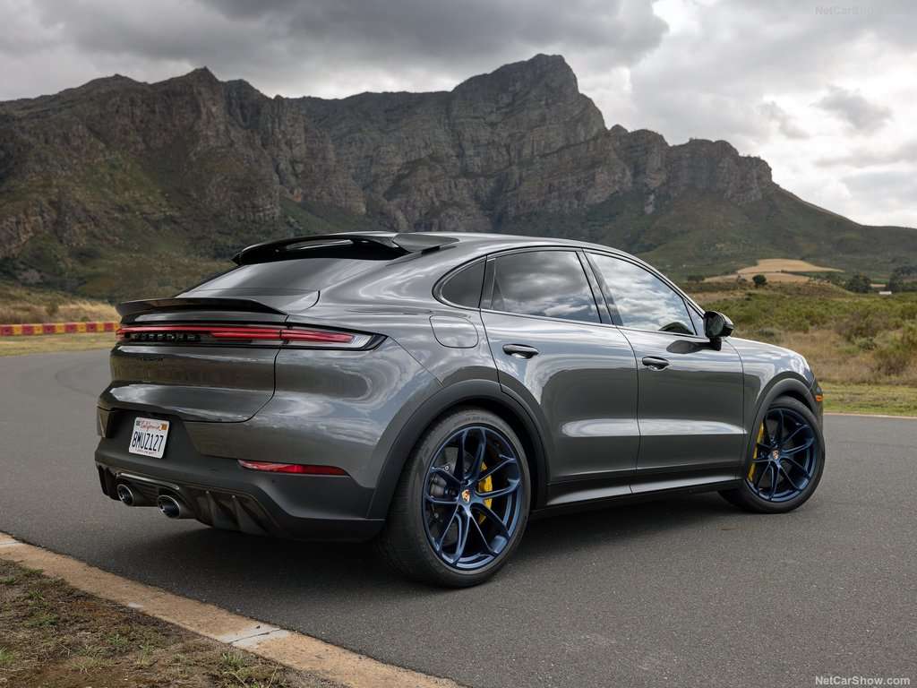 Porsche: Nuovo Cayenne sempre più sportivo 1 Porsche Cayenne Turbo GT 2024 1024 04