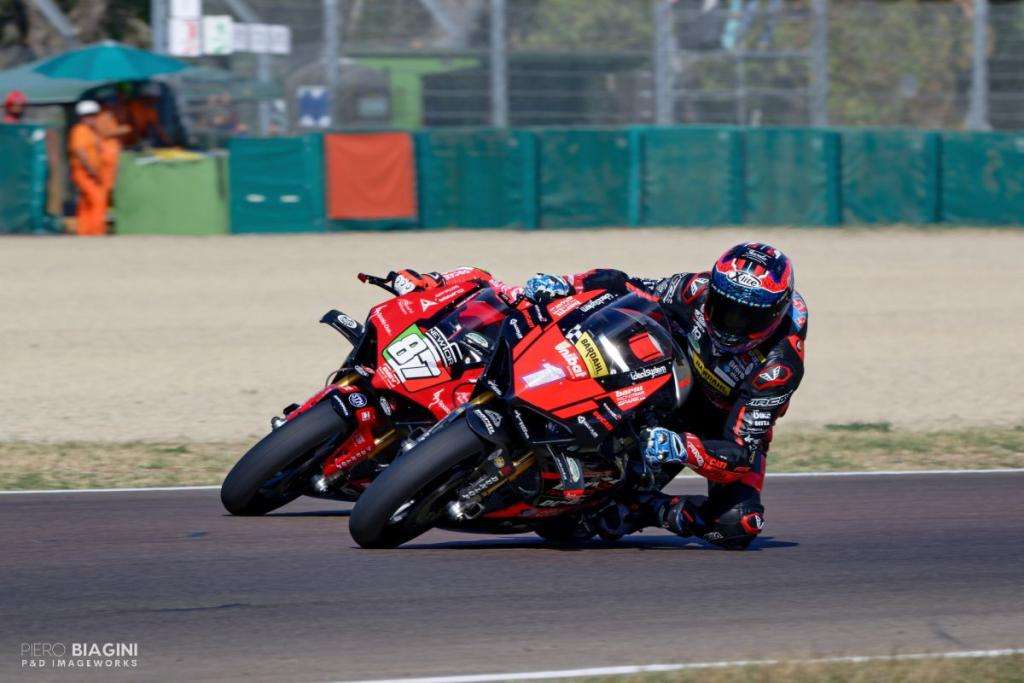 CIV: Zanetti vince il titolo SBK buttando a terra Pirro 4 Pirro Zanetti 01