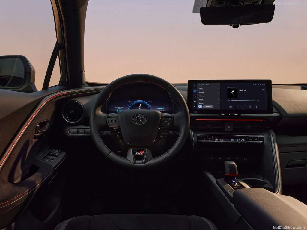 Toyota: Nuovo CH-R, nuovi propulsori ibridi e più connessa 2 Toyota C HR 2024 1024 10