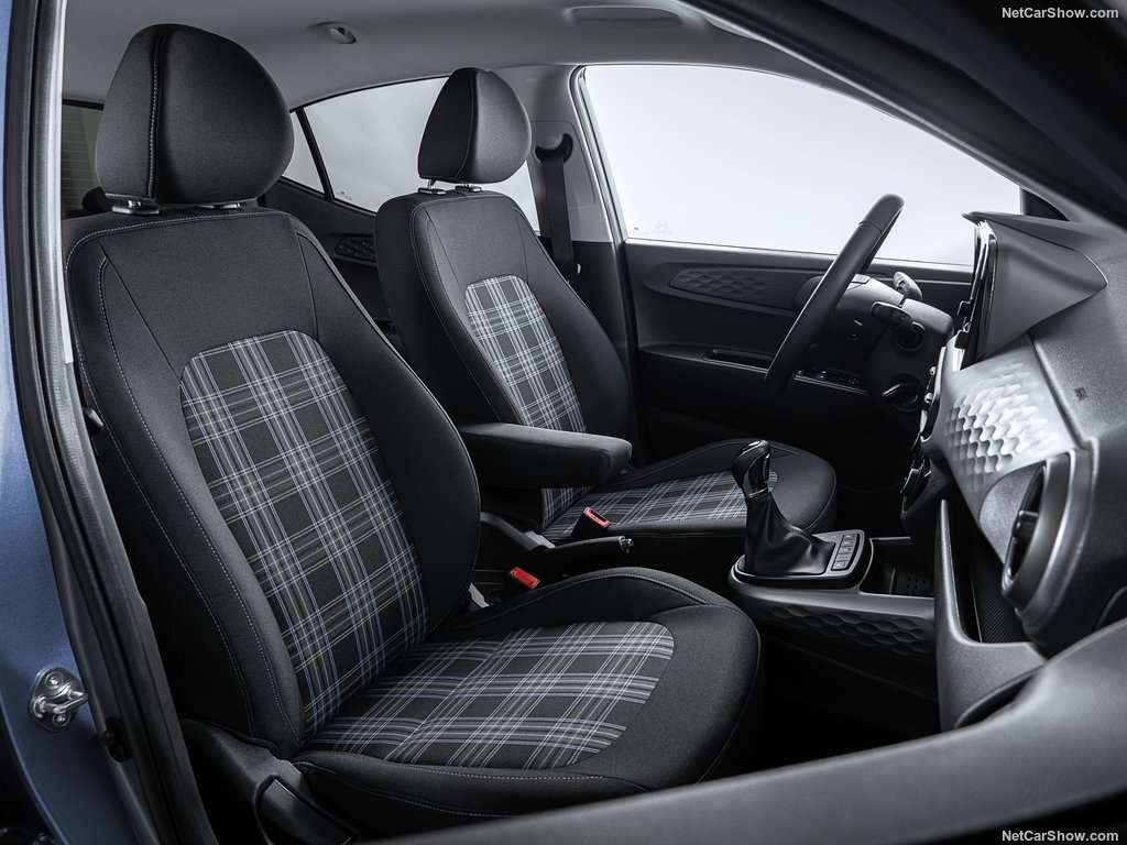 Guida all'acquisto: Hyundai i10 vs Toyota Aygo X, il pragmatismo contro l'emozione 4 Hyundai i10 2024 1024 0e