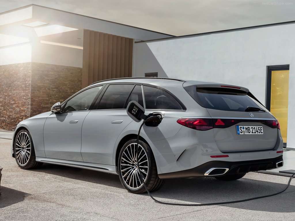 Mercedes-Benz: Nuova Classe E SW, più sportiva ma sempre funzionale 4 Mercedes Benz E Class Estate 2024 1024 15