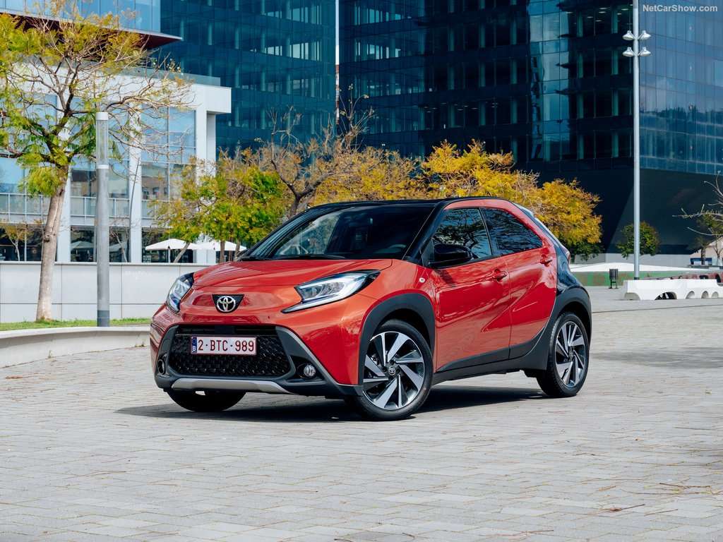 Guida all'acquisto: Hyundai i10 vs Toyota Aygo X, il pragmatismo contro l'emozione 2 Toyota Aygo X 2022 1024 02