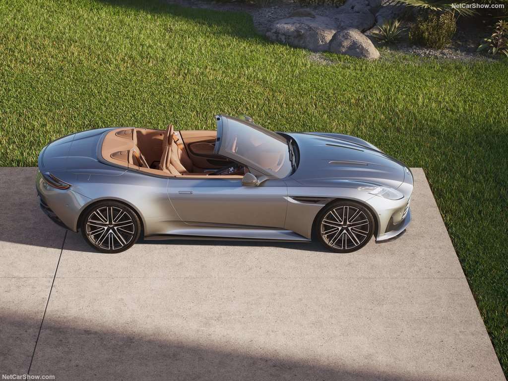 Aston Martin DB12 Sport-Tourer diventa Volante 2 Aston Martin DB12 Volante 2024 1024 06