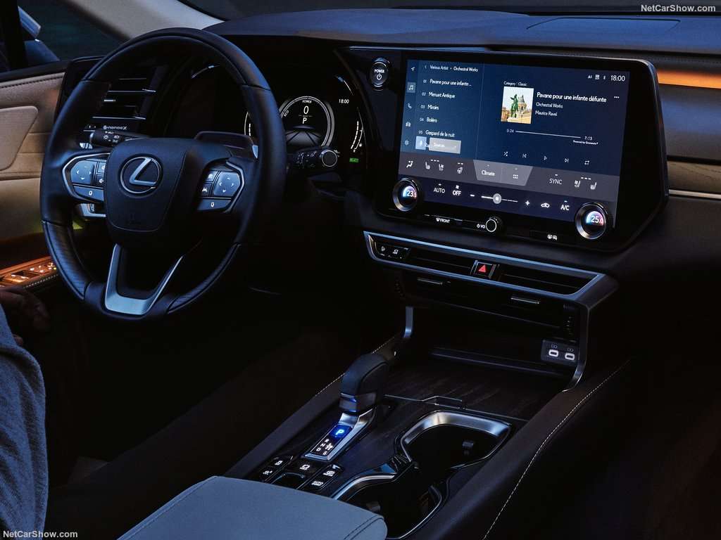 Lexus: Nuova RX più leggera e spaziosa 5 Lexus RX 2023 1024 27
