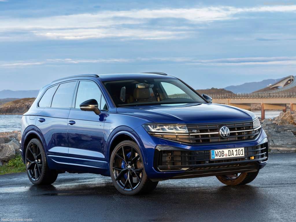 Volkswagen: Nuovo Tuareg, l'ammiraglia con più comfort e tecnologia 1 Volkswagen Touareg R eHybrid 2024 1024 01
