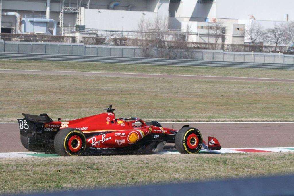 Presentata la nuova Ferrari SF-24: a lei il compito di ritornare a vincere. 7 Esordio Ferrari SF 24 Fiorano 0042
