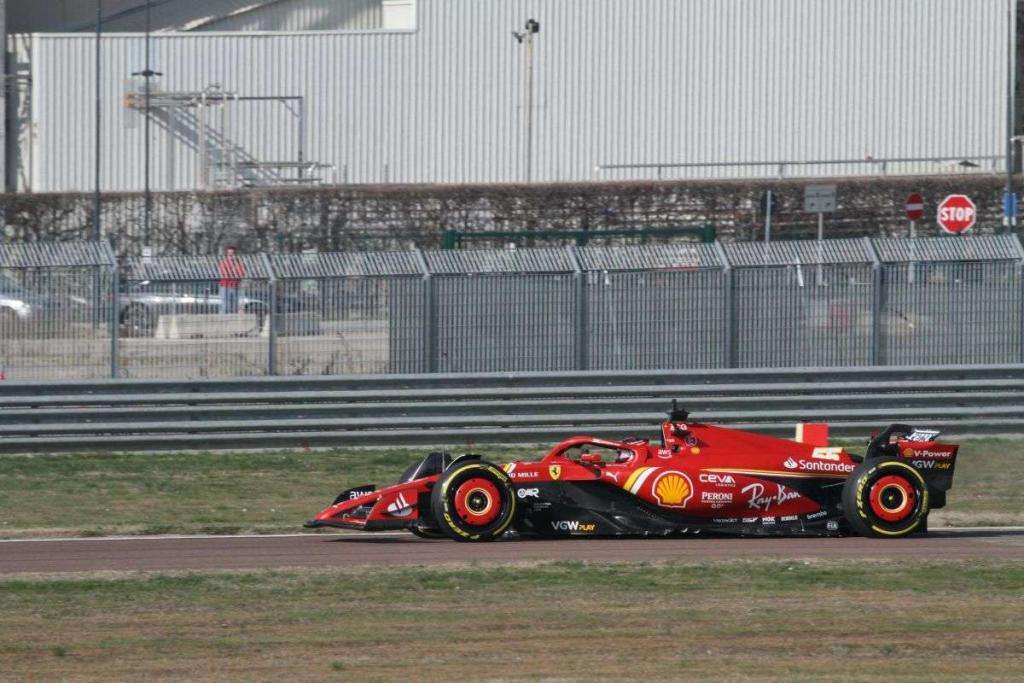 Presentata la nuova Ferrari SF-24: a lei il compito di ritornare a vincere. 8 Esordio Ferrari SF 24 Fiorano 0046