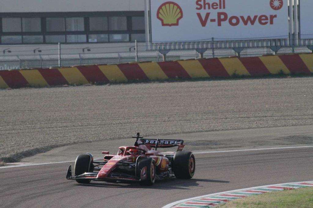 Presentata la nuova Ferrari SF-24: a lei il compito di ritornare a vincere. 12 Esordio Ferrari SF 24 Fiorano 0101