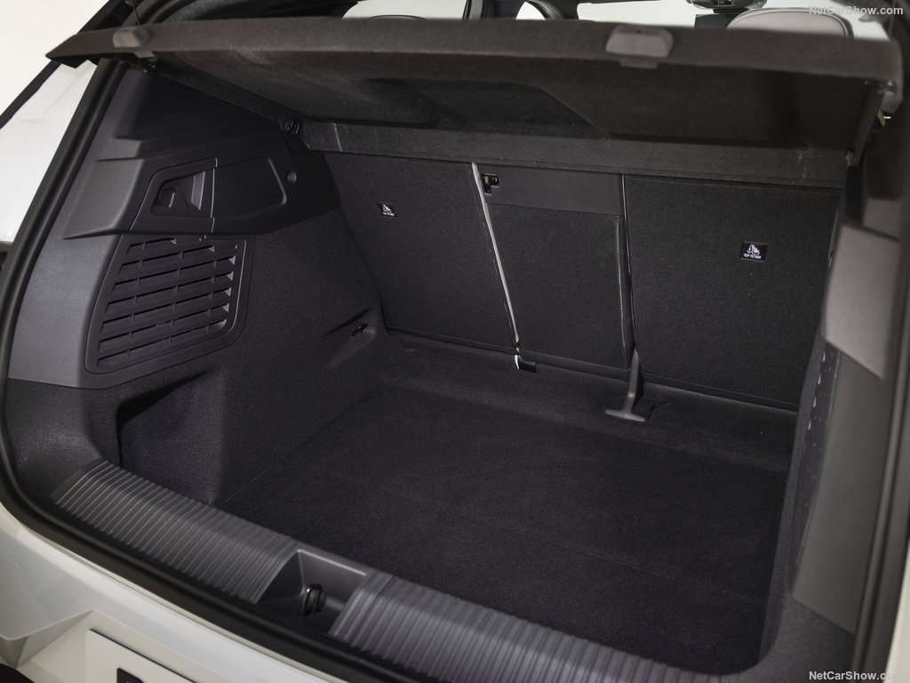 Guida all'Acquisto: Renault Scenic e-Tech, buona autonomia, spaziosa e tecnologica 5 Renault Scenic E Tech 2024 1024 39