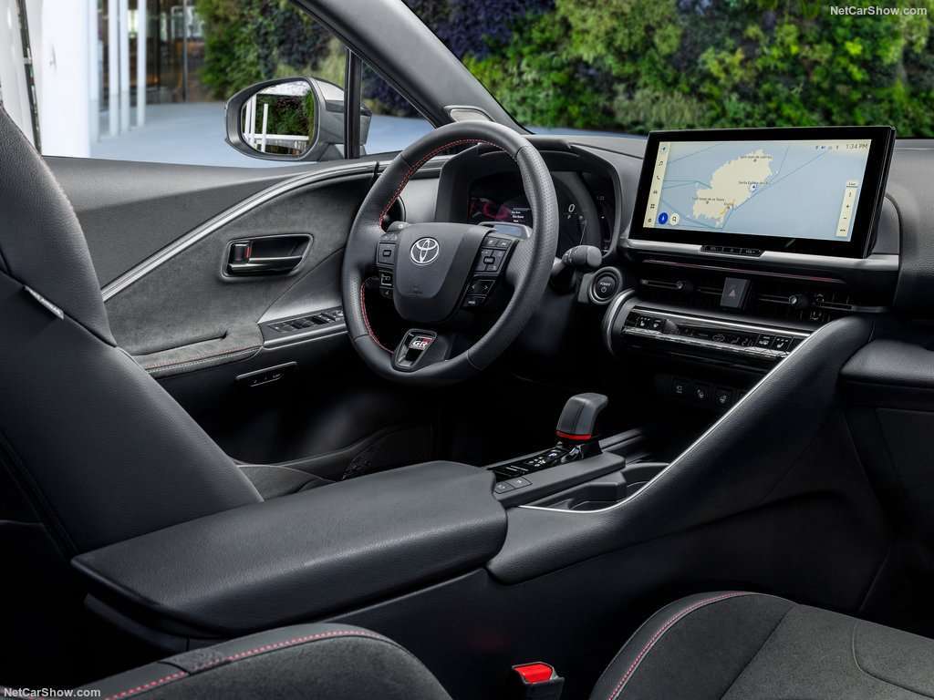 Guida all'Acquisto: Toyota C-HR, buona dotazione, interni migliorati e dinamica piacevole 1 Toyota C HR 2024 1024 53