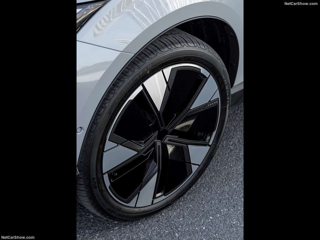 Test Drive: Volvo EX30, elettrica urbana dalle prestazioni sportive 5 Volvo EX30 2025 1024 d7