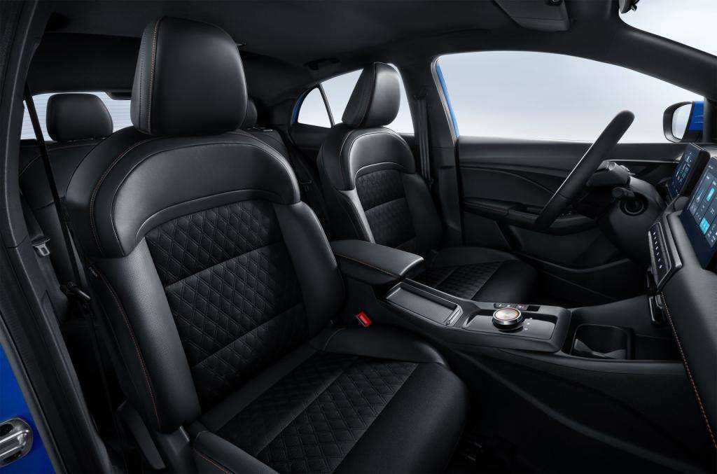 MG3 Hybrid+, tecnologica, prestazionale con un ibrido competitivo 3 Front Seat