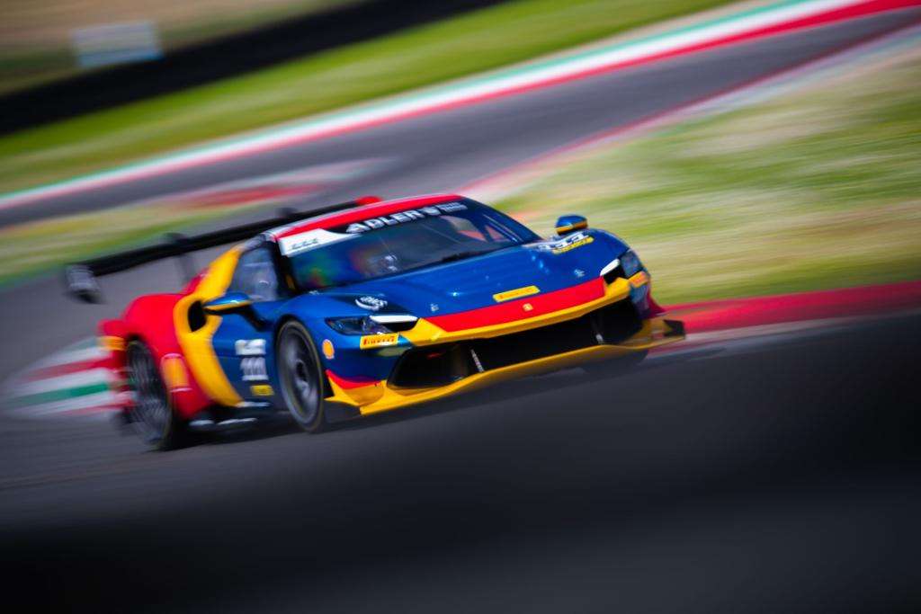 FERRARI CHALLENGE: VALINT, HASSID E ENGSTLER VINCONO AL MUGELLO 7 M000249