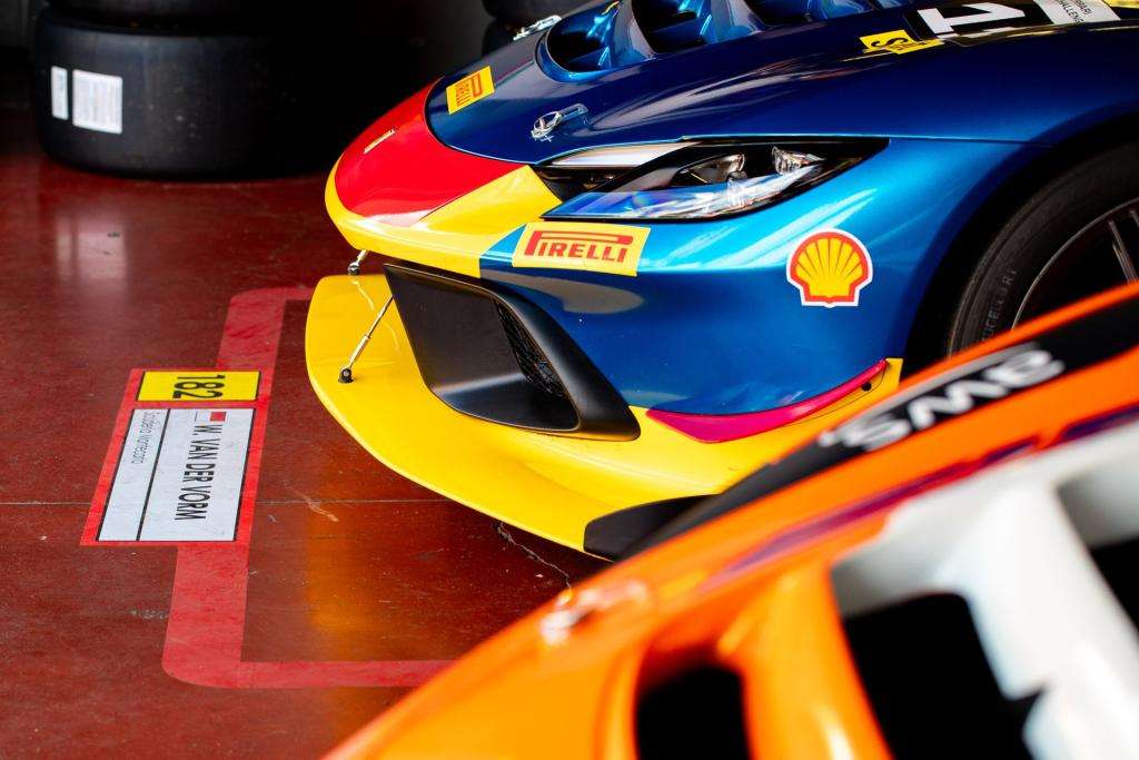 FERRARI CHALLENGE: VALINT, HASSID E ENGSTLER VINCONO AL MUGELLO 12 M000503