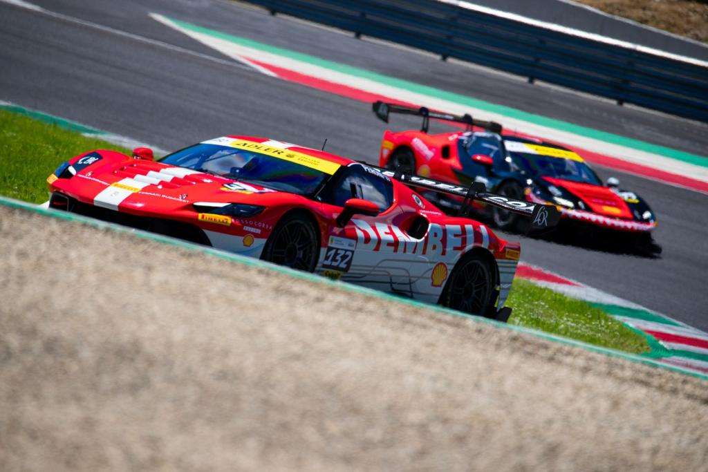 FERRARI CHALLENGE: VALINT, HASSID E ENGSTLER VINCONO AL MUGELLO 14 M000580