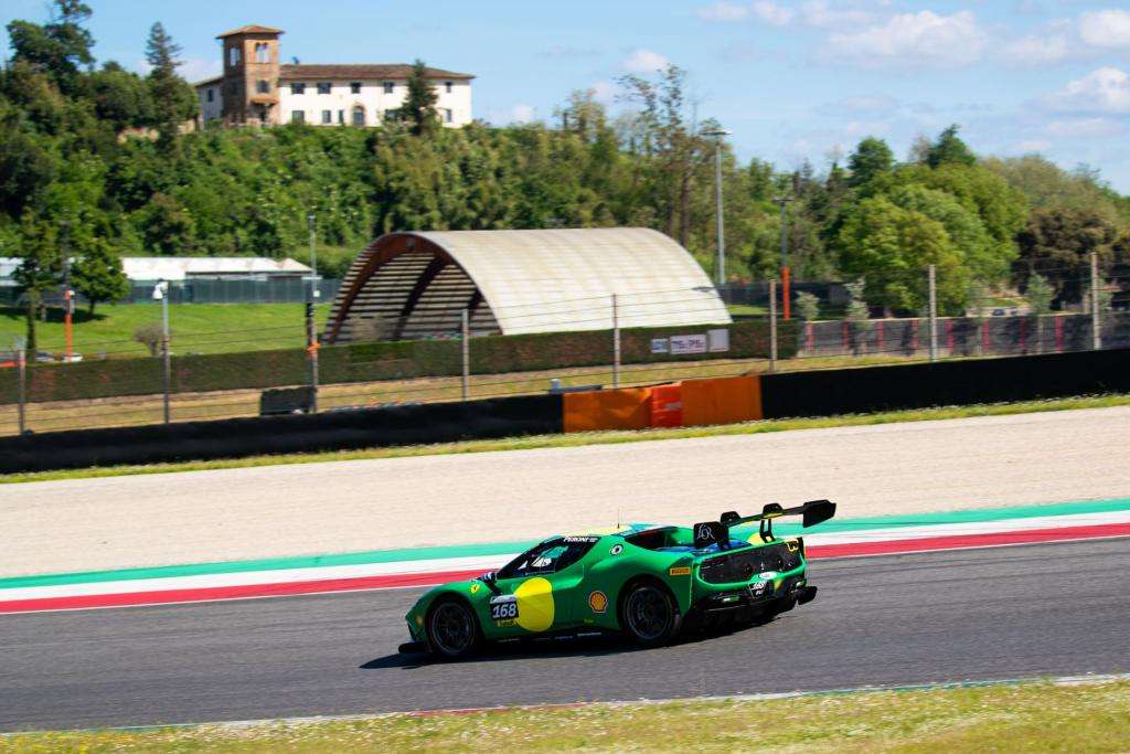 FERRARI CHALLENGE: VALINT, HASSID E ENGSTLER VINCONO AL MUGELLO 17 M001956