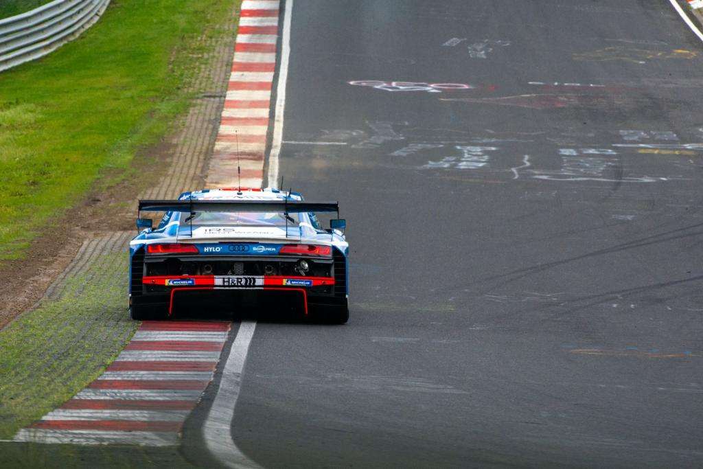 ADAC 24h: BMW Junior Team più veloce in una prima qualificazione colpita dalla pioggia 3 NBR 9366