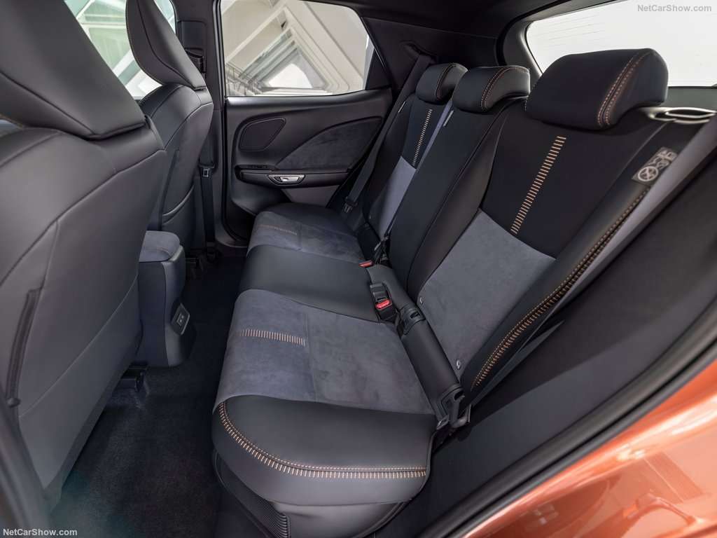 Test Drive: Lexus LBX e-CVT, full hybrid 136cv Cool 4WD 3 Lexus LBX 2024 1024 a9