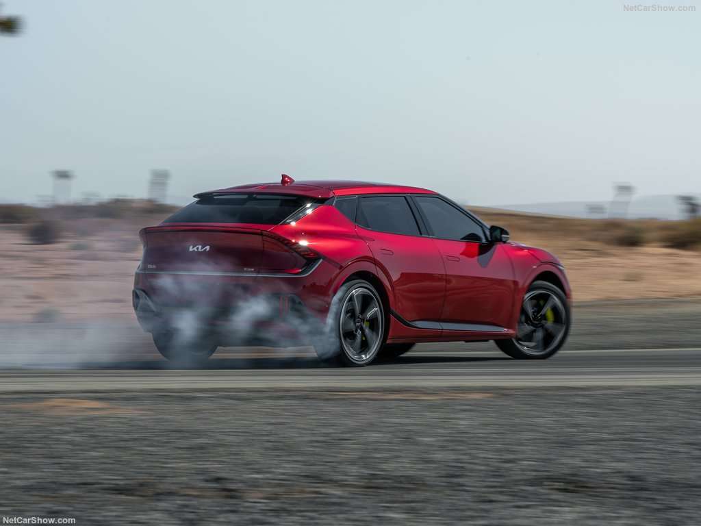 Guida all'Acquisto: Kia EV6, Prestazioni ancora più sportive, tanto spazio e ricarica veloce 4 Kia EV6 GT 2022 1024 45