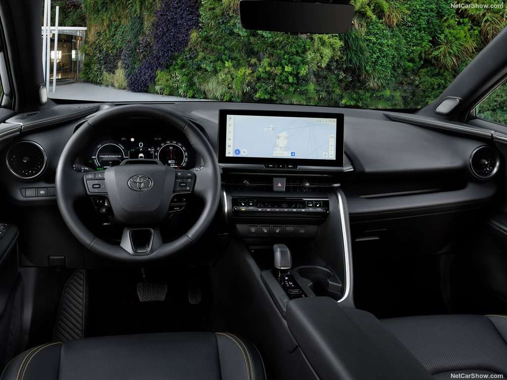 Test Drive: Toyota C-HR 1.8 HEV 140cv e 2.0 PHEV 223cv, Tutt'altro che noioso! 2 Toyota C HR 2024 1024 5a