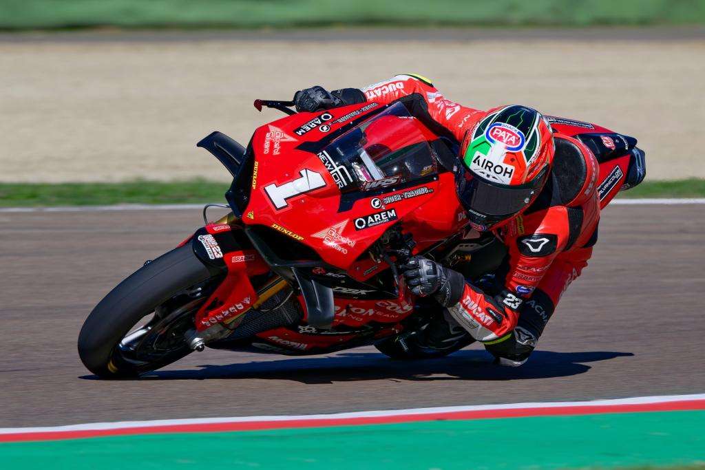 ULTIMO GIRO DI GIOSTRA PER IL CIV A IMOLA IN MEMORIA DI LUCA SALVADORI 8 CIV SBK R6 Zan 02