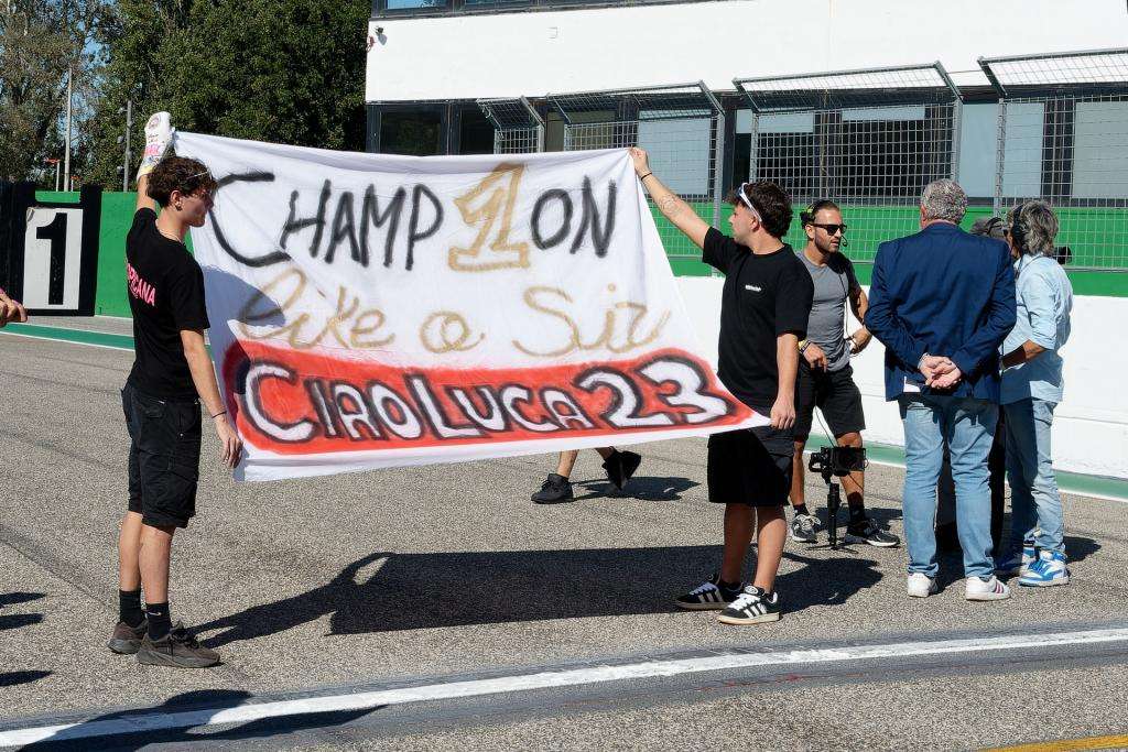 ULTIMO GIRO DI GIOSTRA PER IL CIV A IMOLA IN MEMORIA DI LUCA SALVADORI 21 Ricordo Luca 01 2
